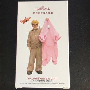 HALLMARK 2019 “RALPHIE GETS A GIFT” Ornament